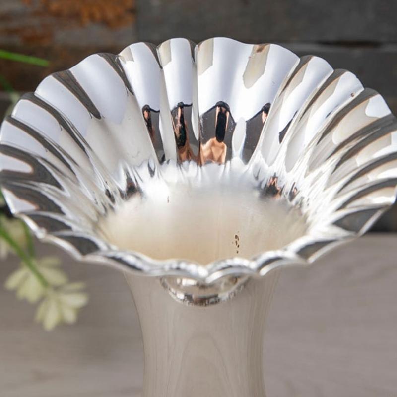 Geometric Embossed Metal Vases - Interior Design Scandinavian recension och pris